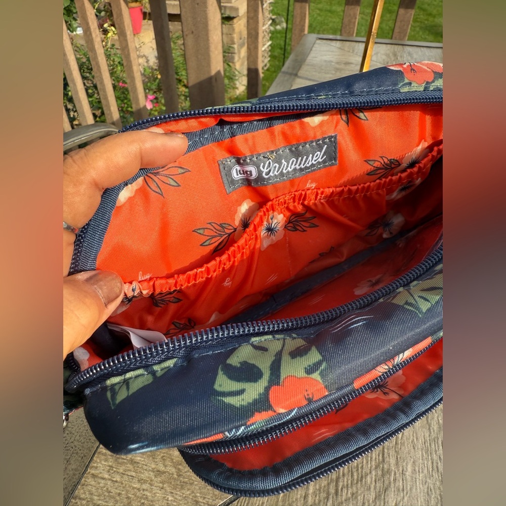 EUC! Lug Floral Crossbody Bag - Navy and Red Many Pockets Travel - Picture 11 of 11
